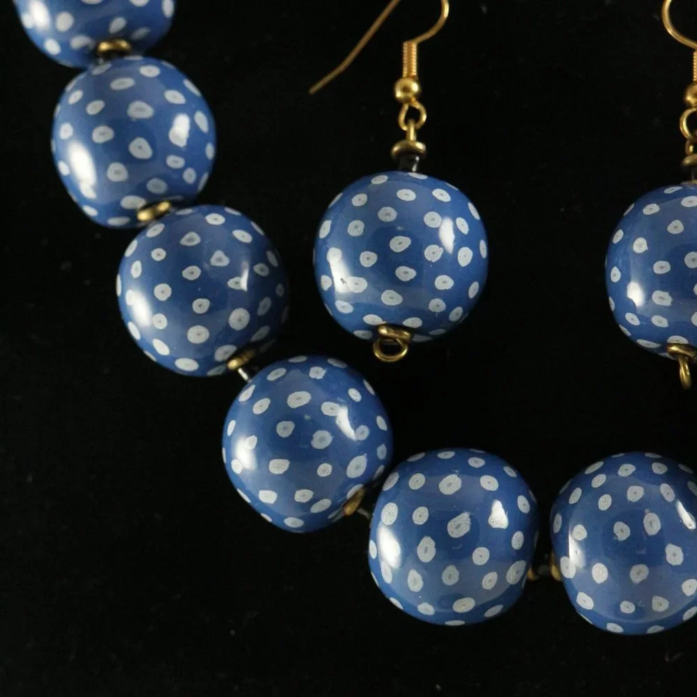 KAZURI Beads Candy TingTing 18 inch Blue/White Necklace + Earrings + Bracelet - Picture 8 of 11